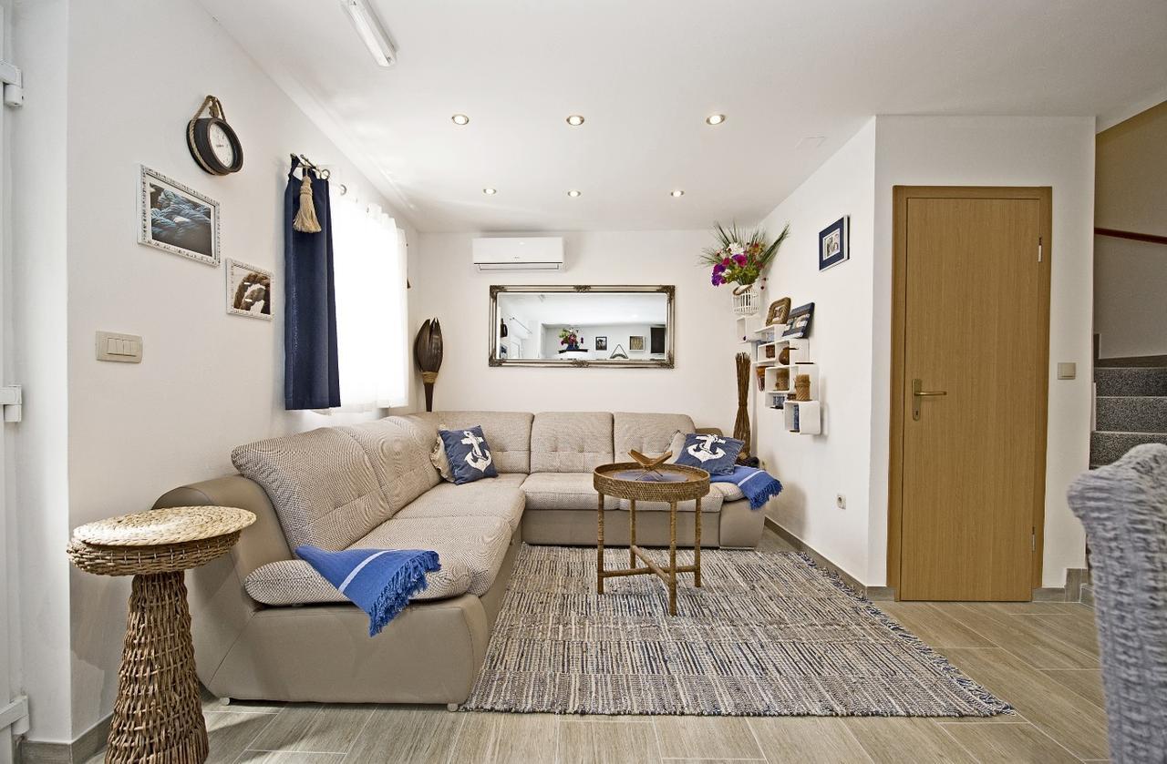 Holiday Home Listesi 1 Trogir Bagian luar foto